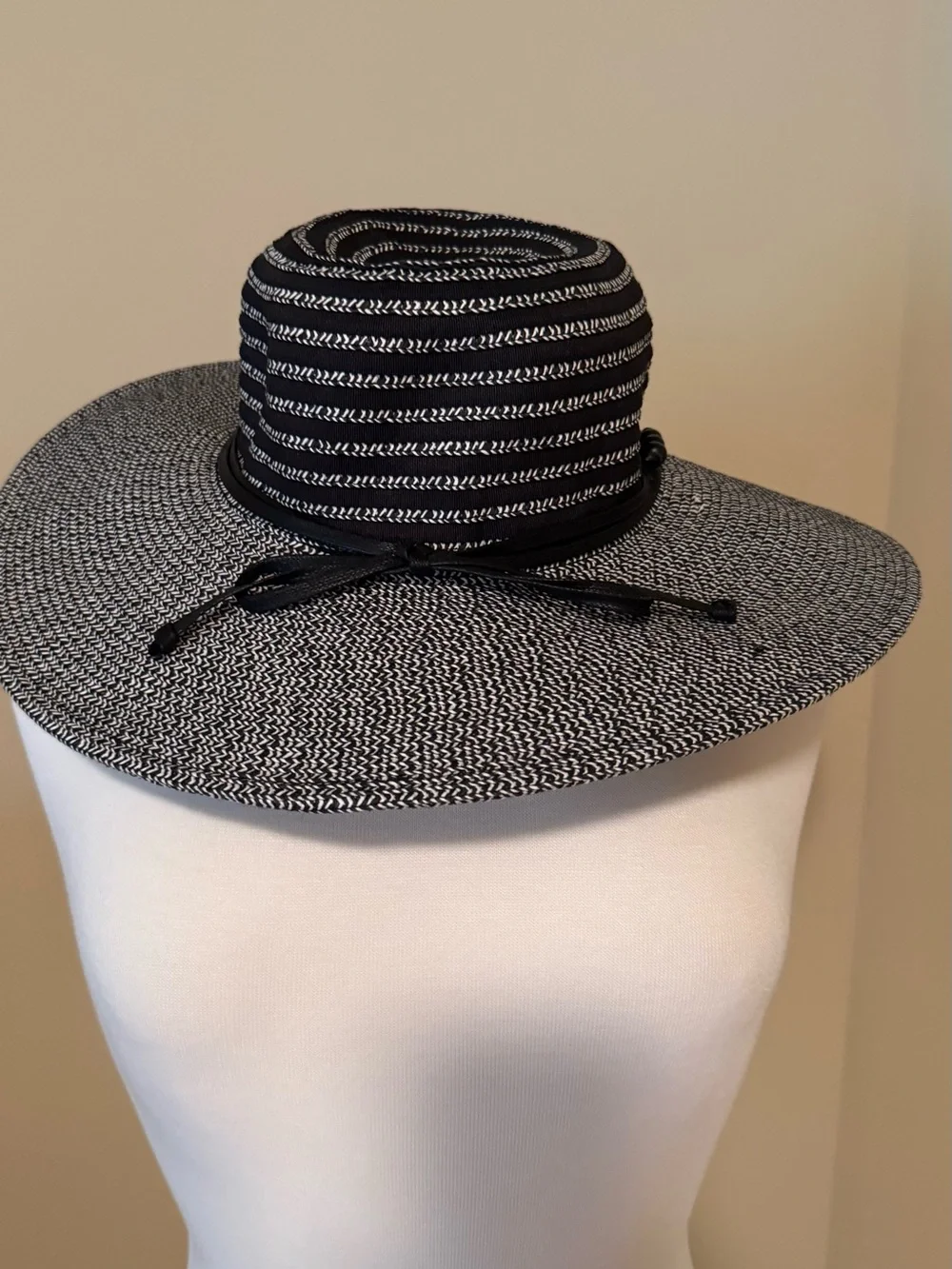 Black & White Wide Brim Sun Hat | Elegant Packable Summer Beach Hat